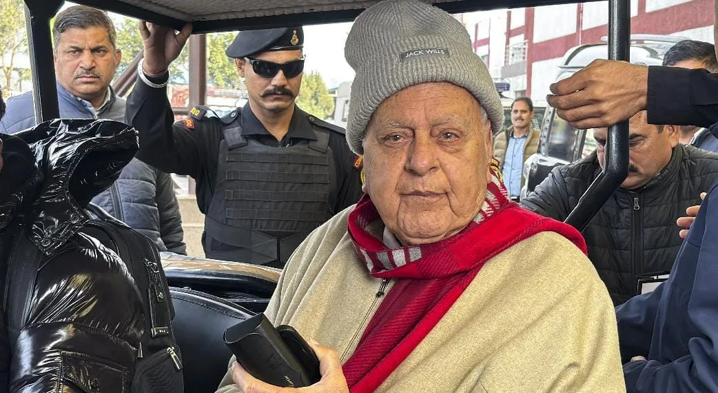 Vande Bharat Train a Winter Lifeline for Kashmir: Farooq Abdullah
