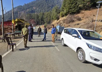 SDM Kokernag Reviews Snow Clearance, NH-244 Open for Limited Traffic
