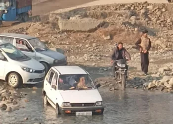 Chadoora Bridge Closure Forces Locals to Risky Daily Crossings Through River
