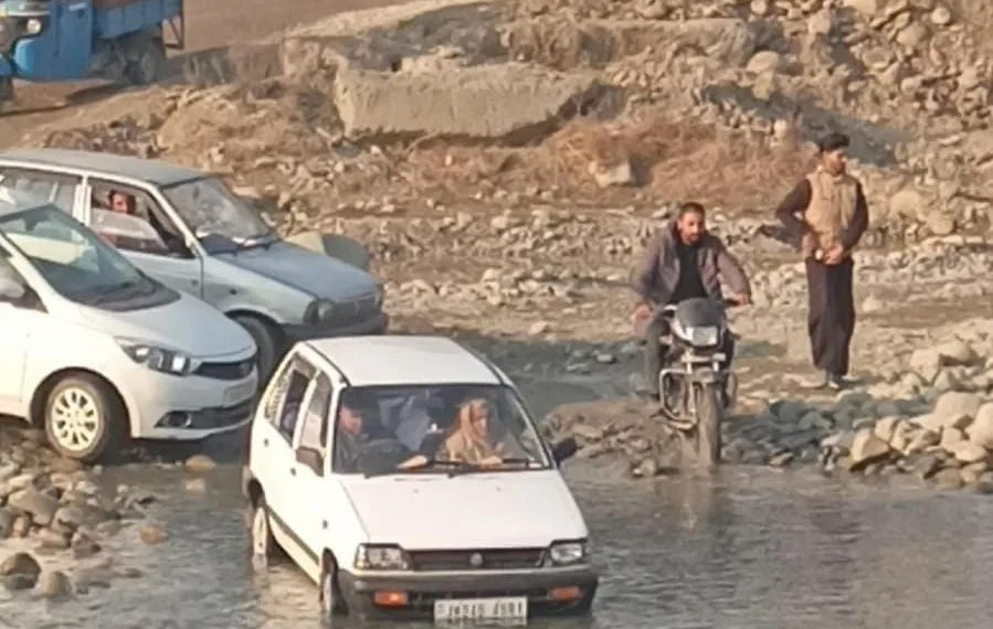 Chadoora Bridge Closure Forces Locals to Risky Daily Crossings Through River