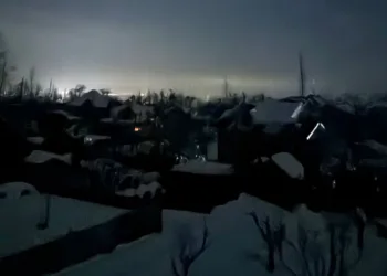 Snowfall Leaves Tangmarg Villages Cut Off; Residents Allege No Road Clearance, Power Restoration