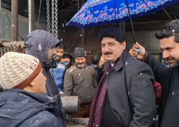 MLA Sonawari Reviews Snow Clearance, Holds Meeting with Concerned Departments