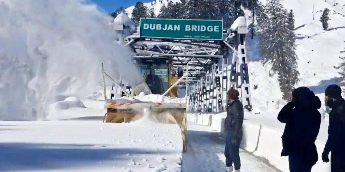 Mughal Road Snow Clearance: BRO and District Administration Shopian Work Tirelessly to Restore Connectivity