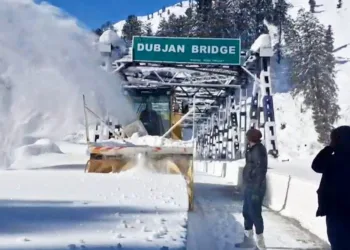 Mughal Road Snow Clearance: BRO and District Administration Shopian Work Tirelessly to Restore Connectivity