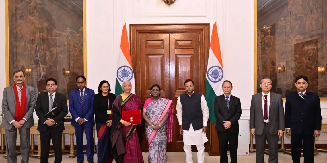 FM Nirmala Sitharaman Meets President Droupadi Murmu Before Budget Presentation