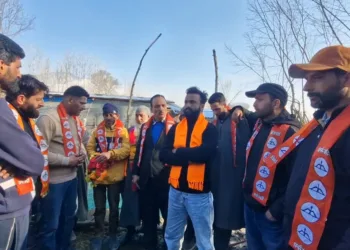 Several NC, BJP and PDP Workers Join Shiv Sena in Malikpora Hajin, Bandipora