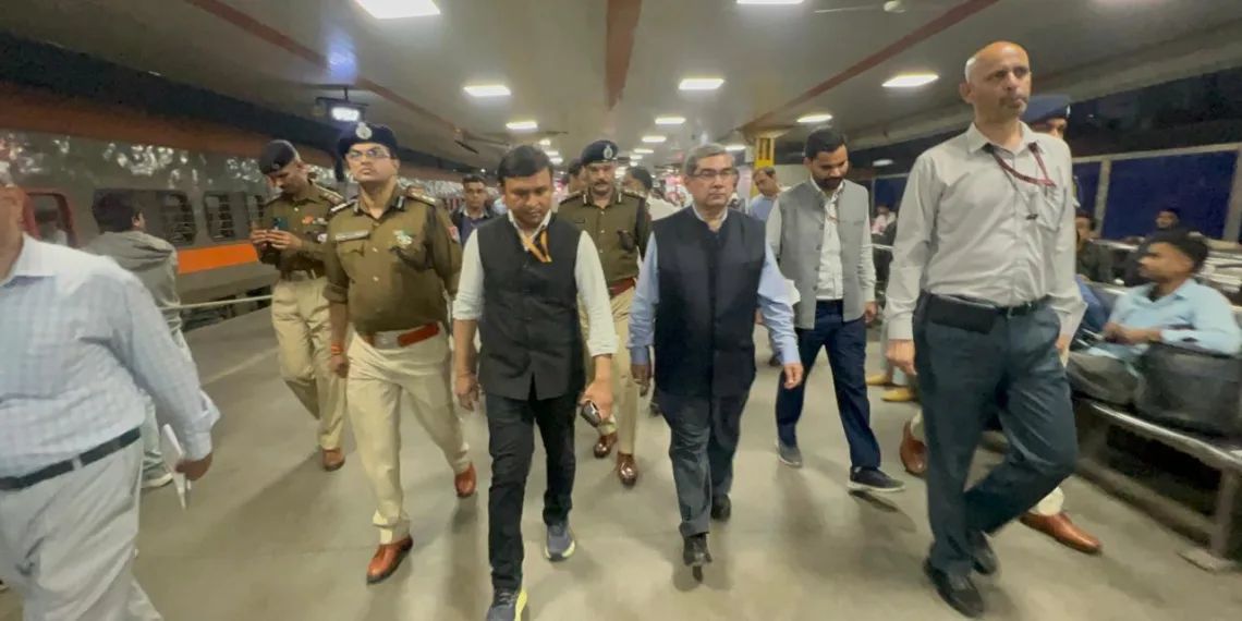 Northern Railway Fully Prepared to Ensure Smooth Travel During Holi: General Manager Inspects New Delhi and Anand Vihar Stations