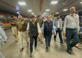 Northern Railway Fully Prepared to Ensure Smooth Travel During Holi: General Manager Inspects New Delhi and Anand Vihar Stations