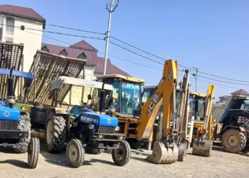 Anantnag Police Seize 3 JCBs, 4 Tractors Involved in Illegal Mining