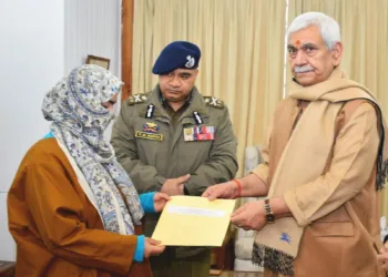LG Sinha Gives Compassionate Appointment to Wife of Cop Martyred in Nowgam Blast