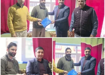 SDM Zainapora Felicitates JKAS Qualifier Amir Hassan Aamir in Chitragam