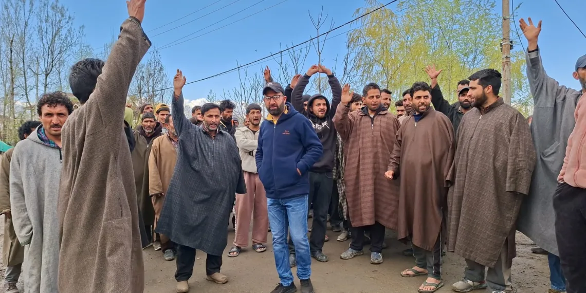 Residents of Chan Mohalla Inderkoot Protest, Demand Playground