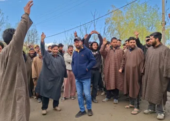Residents of Chan Mohalla Inderkoot Protest, Demand Playground