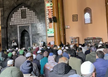 Thousands Attend Jumat-ul-Vida Prayers at Jamia Masjid After 7 Years