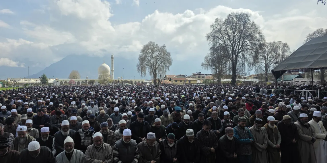 Eid-ul-Fitr Observed Across J&K; Hazratbal Sees Largest Congregation of Devotees