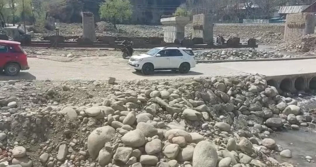 Work on New Bridge in Beerwah Stalled for Over a Month Due to 330 KV Transmission Line Issue