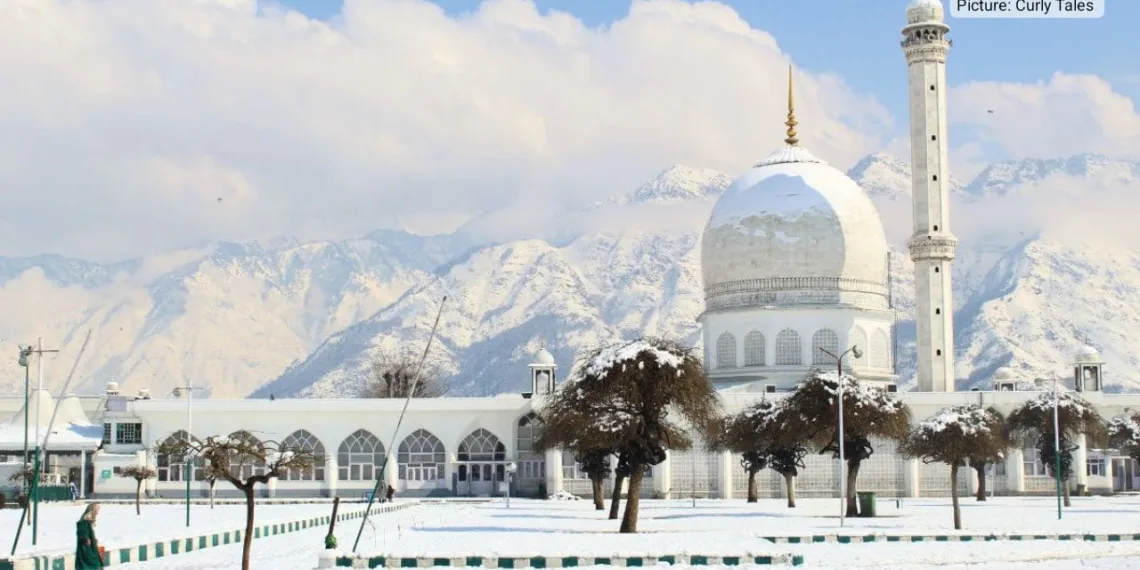 Kashmir Through Visitors’ Eyes: A Journey from Sacred Shrines to Snowy Splendour