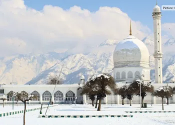 Kashmir Through Visitors’ Eyes: A Journey from Sacred Shrines to Snowy Splendour