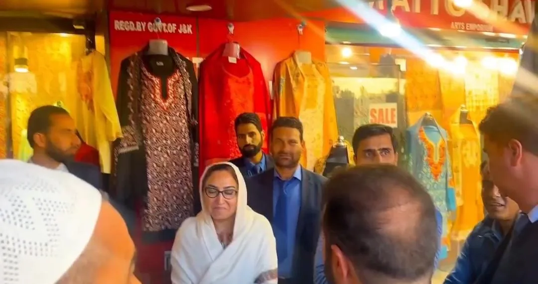 Dr. Syed Darakhshan Andrabi Conducts Surprise Inspection of Prime Waqf Hotel Property at Dal Lake