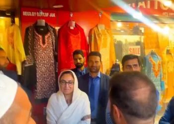 Dr. Syed Darakhshan Andrabi Conducts Surprise Inspection of Prime Waqf Hotel Property at Dal Lake
