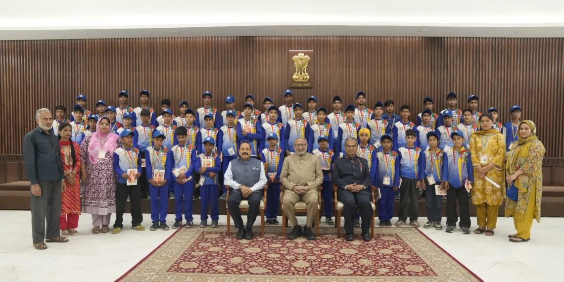 J&K Youth Delegation Meets Vice President Under ‘Watan Ko Jano’ Initiative