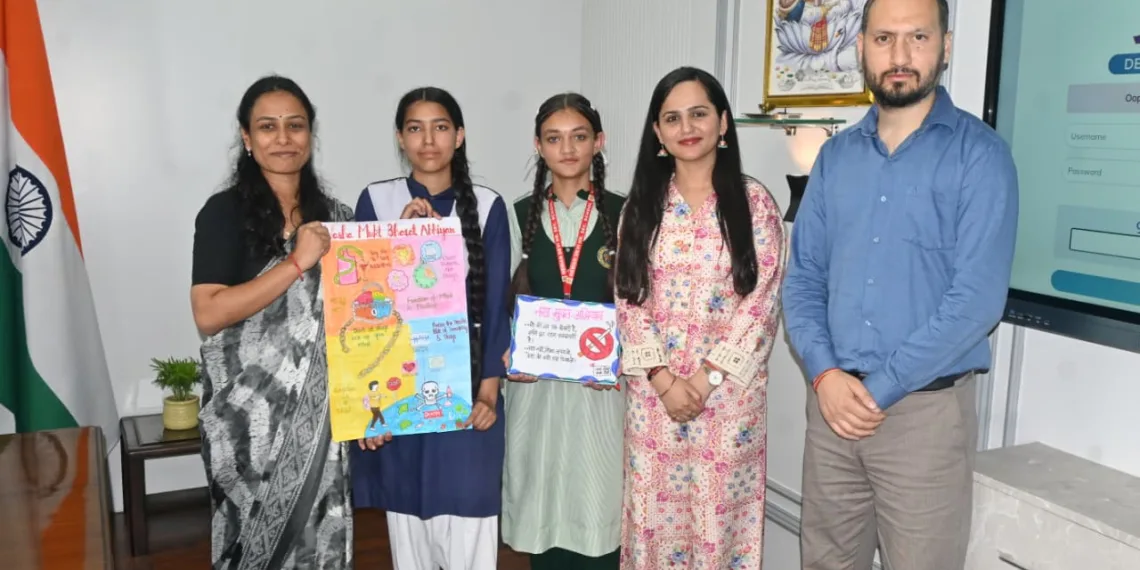 Dir Info felicitates Winners of ‘Talent Vista-Poster Making, Slogan Writing Competition on Nasha Mukt Abhiyaan’ at Jammu