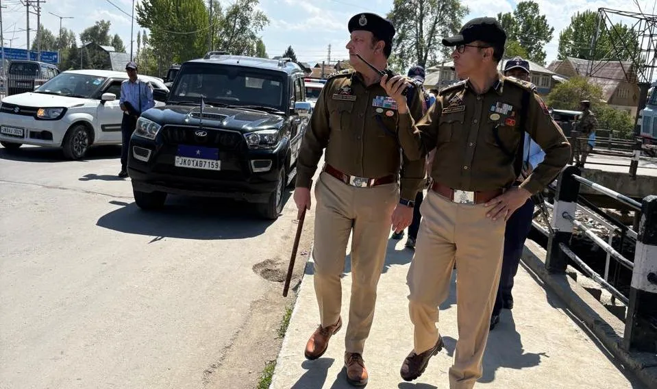 DIG Traffic Kashmir Cracks Down on Congestion, Conducts City-Wide Review in Srinagar
