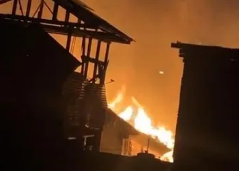 Midnight Fire Damages Seven Houses in Nowhatta Area of Srinagar