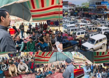 Transporters’ Strike Against Expansion of Smart City Bus Services at Budgam’s Magam, held protest