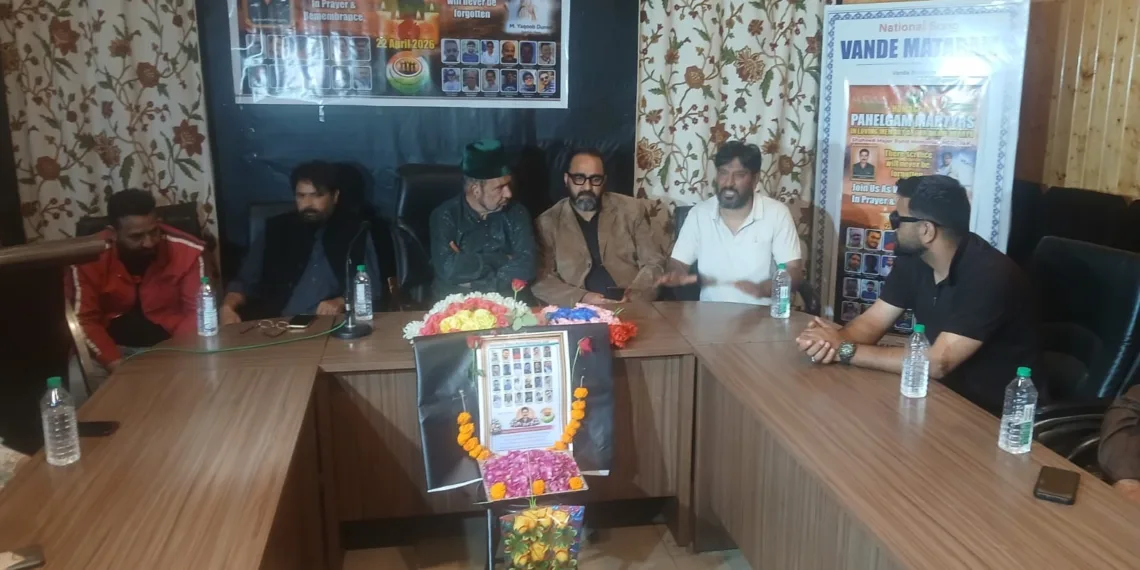 Dr Renzushah Pays Tribute to April 22 Martyrs, Calls for Major Administrative Reforms in Kashmir