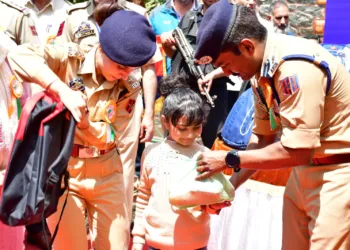 Srinagar Police Distributes School Supplies to EWS Children Under Civic Action Programme
