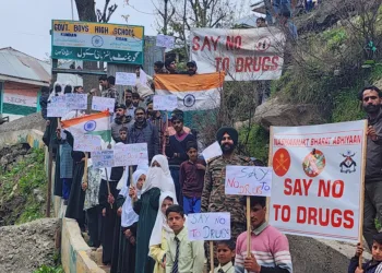 Indian Army & School Children Lead Powerful “Nasha Mukt Bharat Abhiyan” in Keran Bowl