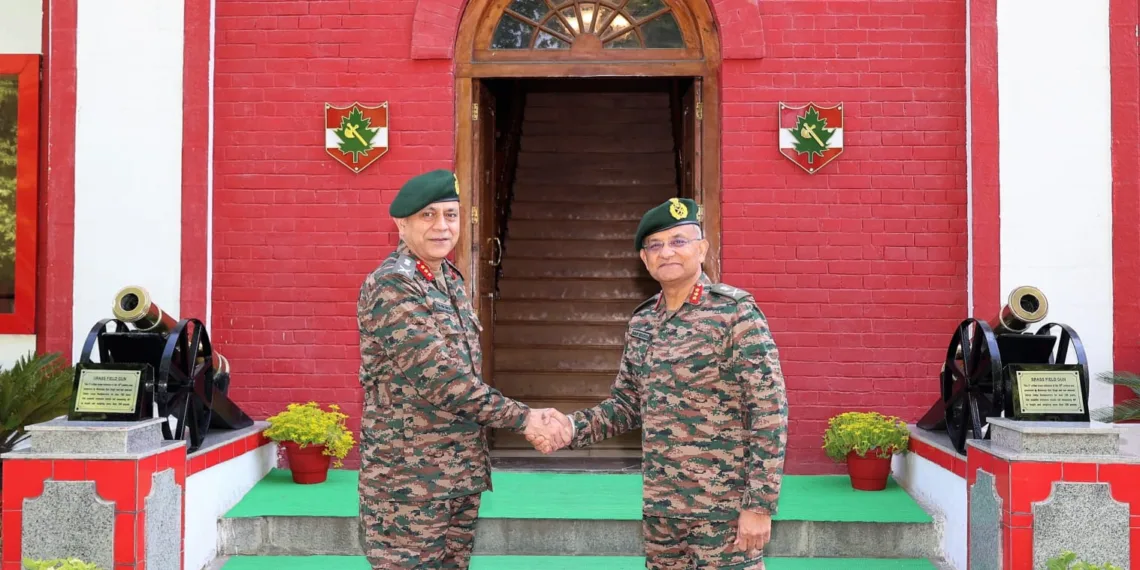 Lt Gen Balbir Singh Takes Over Chinar Corps as Lt Gen Prashant Srivastava Hands Over After 19-Month Tenure