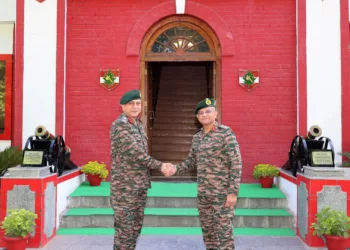 Lt Gen Balbir Singh Takes Over Chinar Corps as Lt Gen Prashant Srivastava Hands Over After 19-Month Tenure