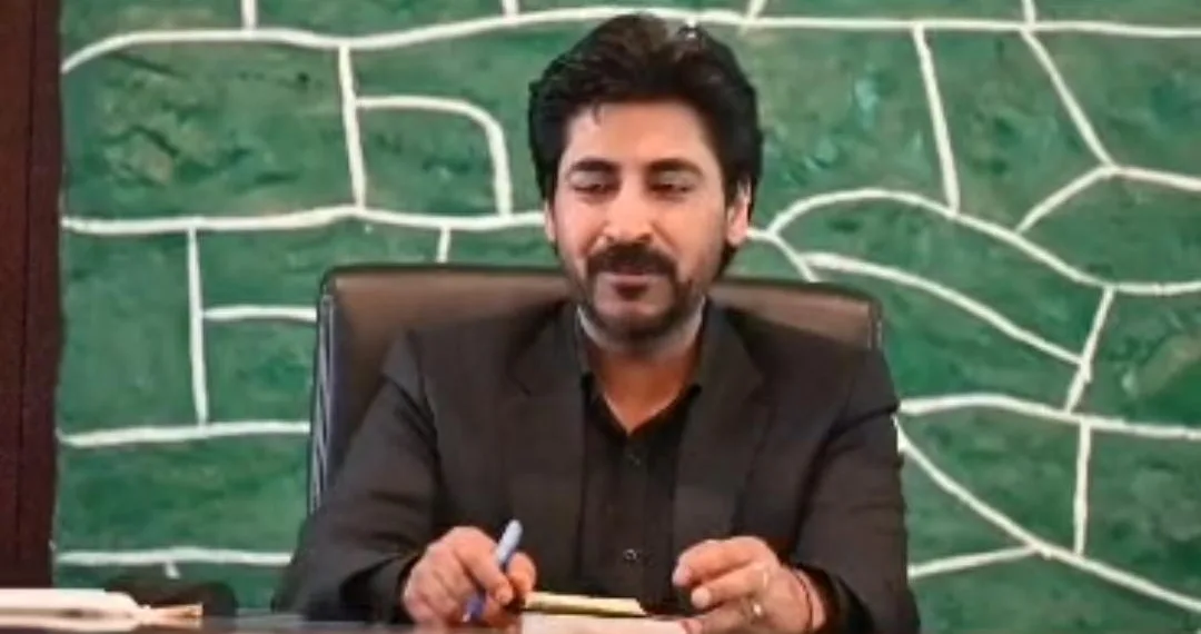 DC Baramulla Visits Uri; Reviews Vibrant Village Programme