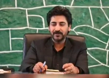 DC Baramulla Visits Uri; Reviews Vibrant Village Programme