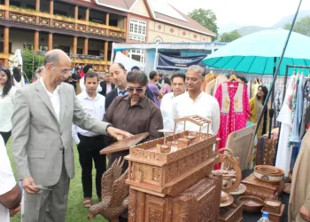 “Local Brands Are Backbone of Economy”: Satish Sharma Pushes for Promotion of Indigenous Products at Srinagar Flea Market