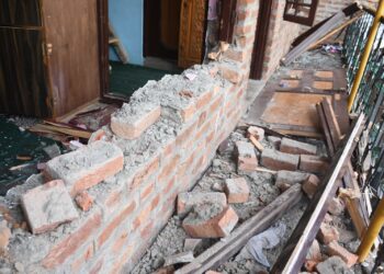 Srinagar Police Demolishes ₹1.5 Crore Illegal Structure Linked to Wanted Drug Peddler