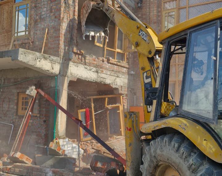 2 Crore Illegal Property of Notorious Drug Peddler Razed in Srinagar; State Land Recovered