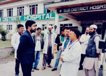SDM Karnah Engages with Local Media, Stresses Role in Public Awareness
