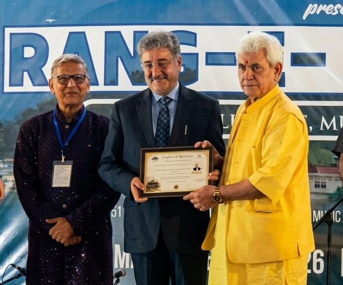 LG Sinha Honours Veteran Filmmaker Mushtaaque Ali Ahmad Khan for Four Decades of Cultural Excellence