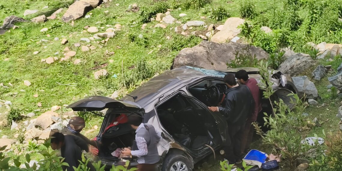 Family Among Six Injured After Car Skids Off Road in Shopian’s Dubjan