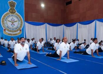 Rajnath Leads 1,000 Soldiers in Yoga Day Event, Calls for Healthy Citizens to Build a Strong Nation
