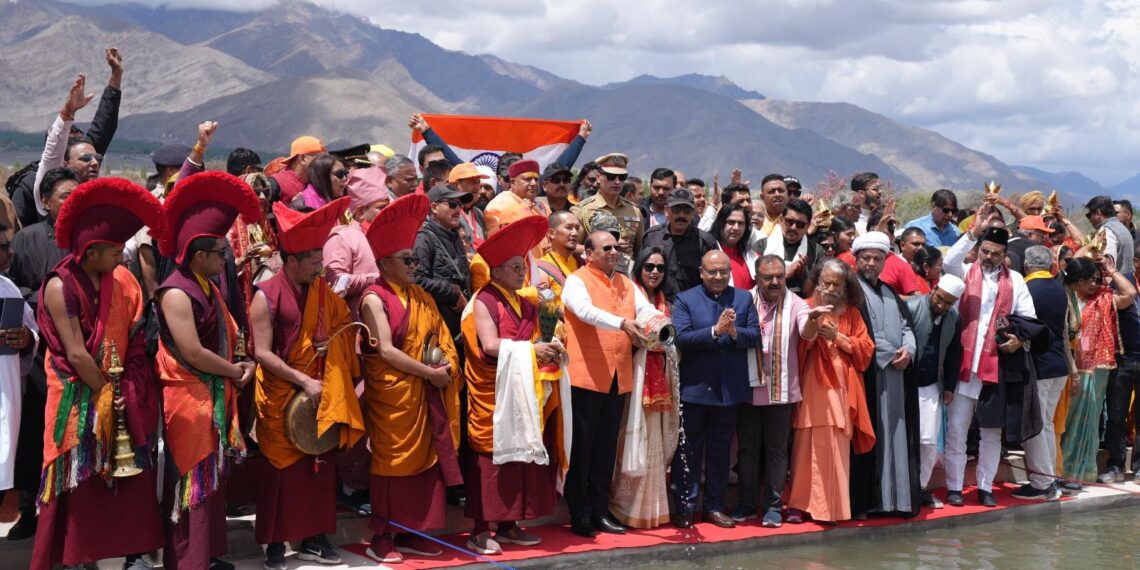 Sindhu Kumbh Draws Global Participation as 5,000 Pilgrims Gather at Sacred Sindhu Ghat