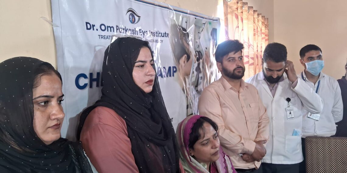 آنکھیں نور ہے لہذا انہیں ڈیجٹل ڈیویسیز کے مضر اثرات سے محفوظ رکھیں۔