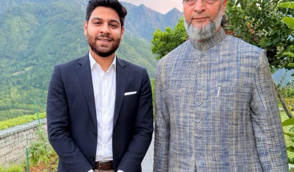 Adv. Maroof Khan Meets MP Asaduddin Owaisi, President AIMIM