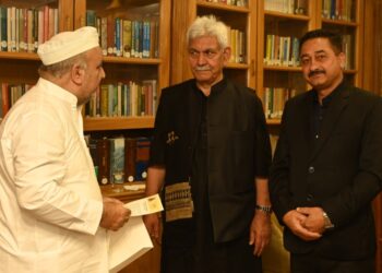 Ravinder Pandita Invites LG Manoj Sinha to Annual Sharda Divas, Varshik Abhishek at Teetwal karnah