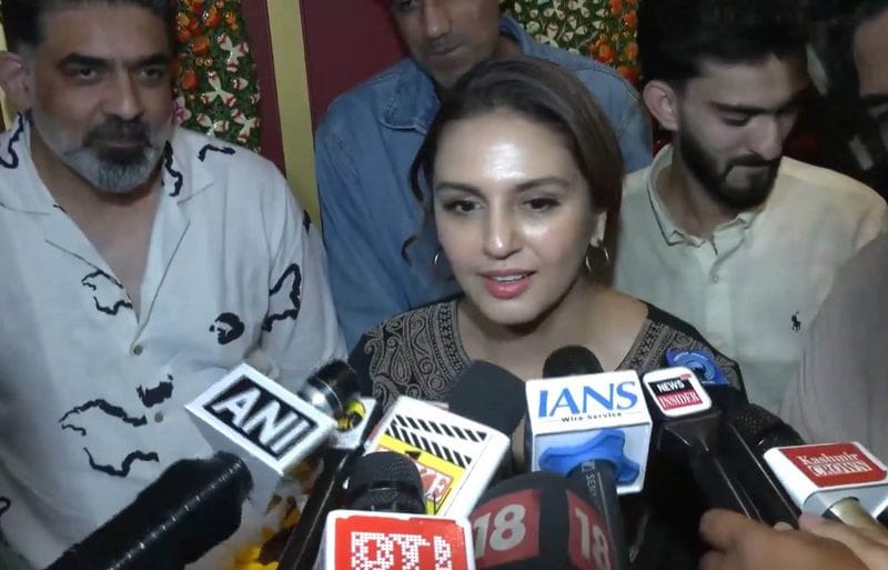 Huma Qureshi Visits Kashmir to Promote ‘Baby Do Die Do’, Interacts with Fans at Srinagar Multiplex