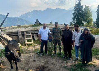 Indian Army and Animal Husbandry Department Join hands to Provide Veterinary Care in remote In Keran Bowl