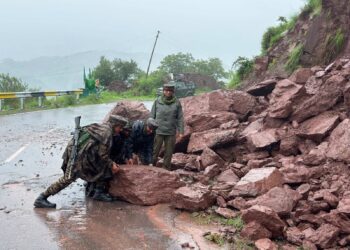 Indian Army Swiftly Restores Rajouri –Budhal Road After Landslide at Palma, Rajouri